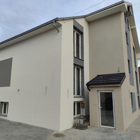 Apartmani Hub Ниш Екстер'єр фото