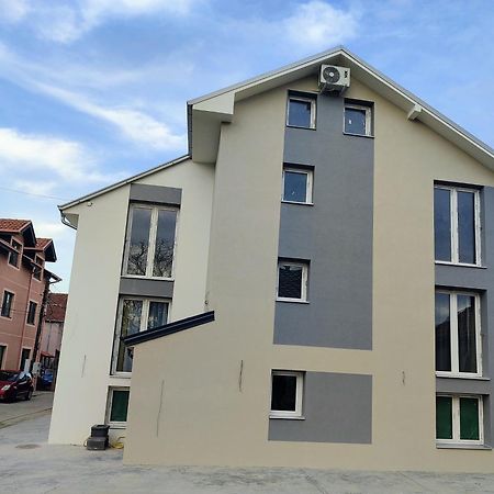 Apartmani Hub Ниш Екстер'єр фото