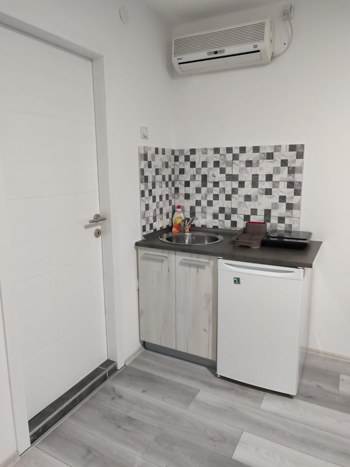 Apartmani Hub Ниш Екстер'єр фото
